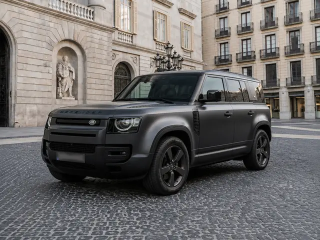 Land Rover Defender 2024